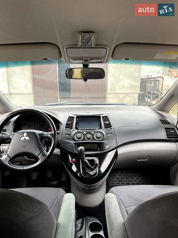 Минивэн Mitsubishi Grandis 2006 в Кременце