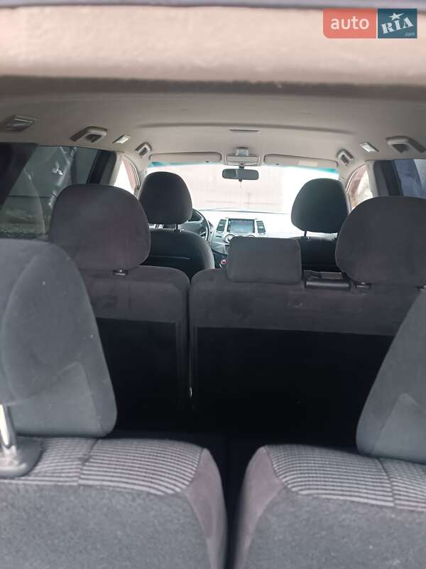 Минивэн Mitsubishi Grandis 2006 в Кременце