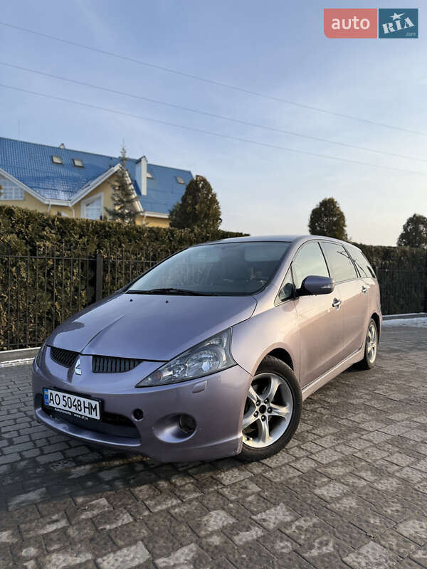 Минивэн Mitsubishi Grandis 2004 в Долине