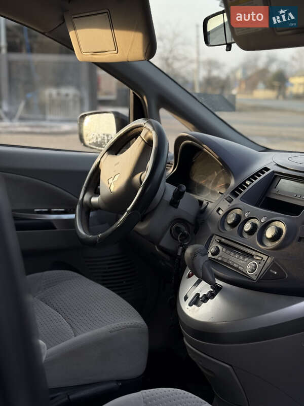 Минивэн Mitsubishi Grandis 2004 в Долине