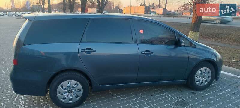 Mitsubishi Grandis 2006