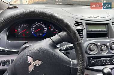 Минивэн Mitsubishi Grandis 2005 в 