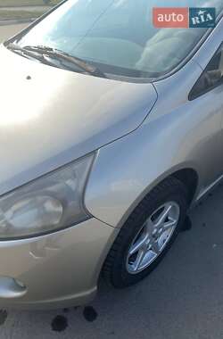 Минивэн Mitsubishi Grandis 2006 в 