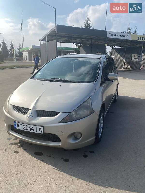 Минивэн Mitsubishi Grandis 2006 в 