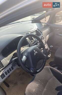 Минивэн Mitsubishi Grandis 2006 в 