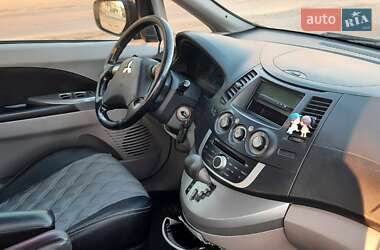 Мінівен Mitsubishi Grandis 2009 в 