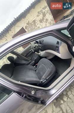 Минивэн Mitsubishi Grandis 2004 в 