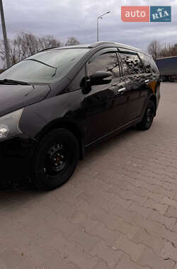 Минивэн Mitsubishi Grandis 2008 в 