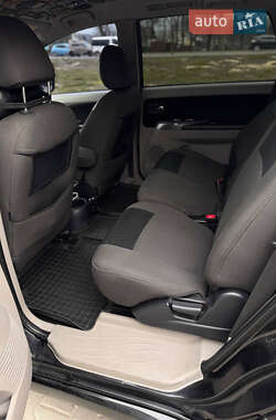 Минивэн Mitsubishi Grandis 2008 в 