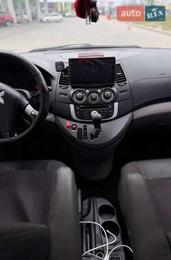 Минивэн Mitsubishi Grandis 2008 в 