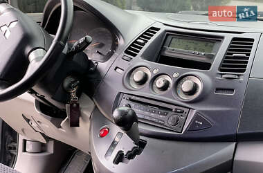 Минивэн Mitsubishi Grandis 2006 в 