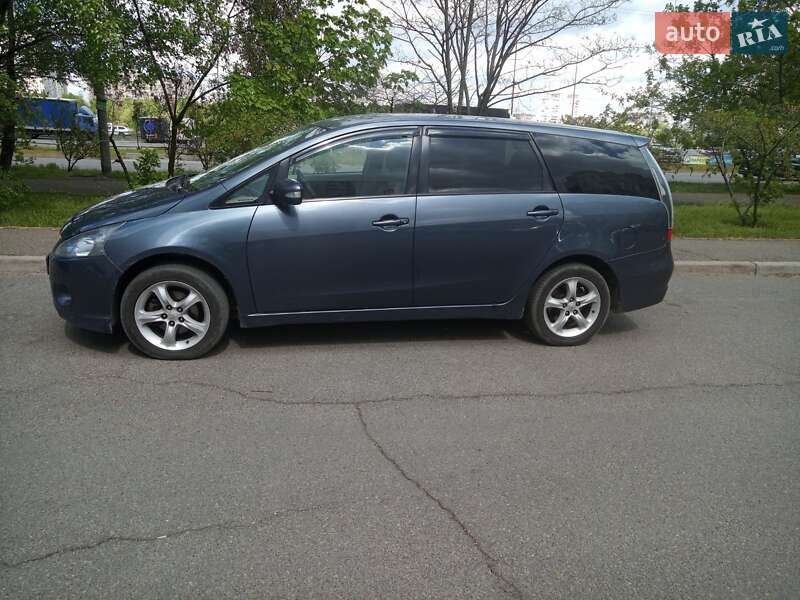 Минивэн Mitsubishi Grandis 2006 в 