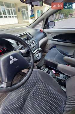 Мінівен Mitsubishi Grandis 2005 в 