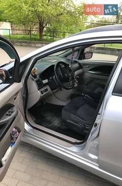 Мінівен Mitsubishi Grandis 2008 в 