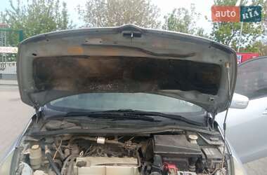 Мінівен Mitsubishi Grandis 2004 в 