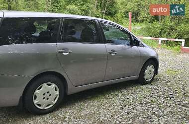 Минивэн Mitsubishi Grandis 2005 в 
