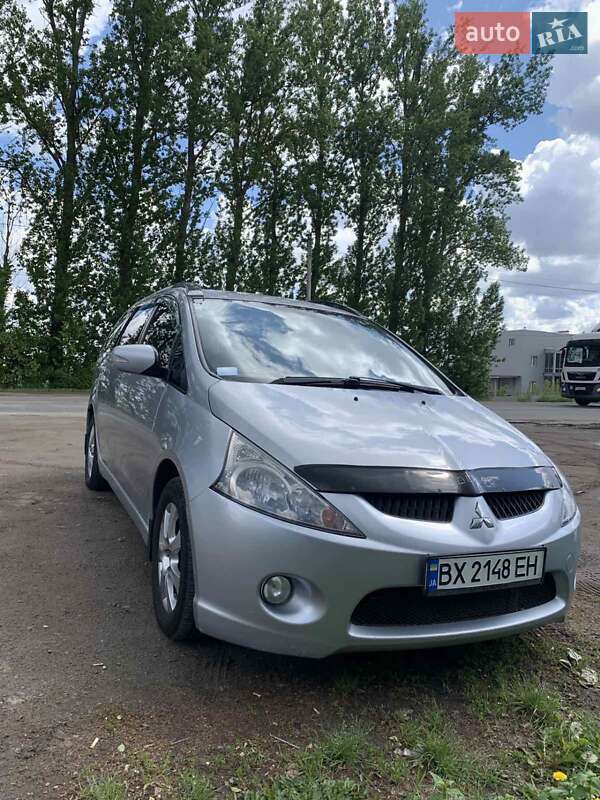 Минивэн Mitsubishi Grandis 2008 в 