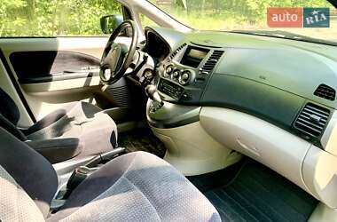 Минивэн Mitsubishi Grandis 2006 в 
