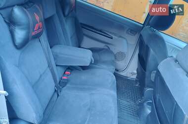 Мінівен Mitsubishi Grandis 2004 в 