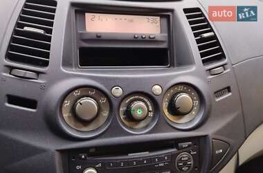 Мінівен Mitsubishi Grandis 2004 в 