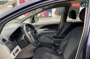 Минивэн Mitsubishi Grandis 2008 в 