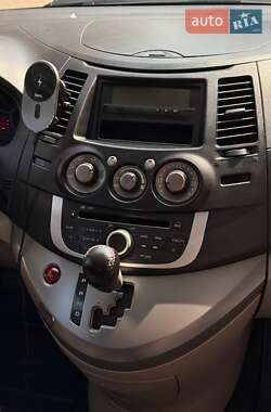 Мінівен Mitsubishi Grandis 2008 в 