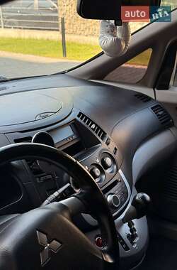 Мінівен Mitsubishi Grandis 2008 в 