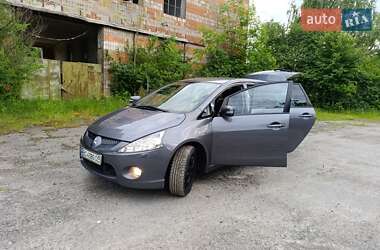 Минивэн Mitsubishi Grandis 2008 в 