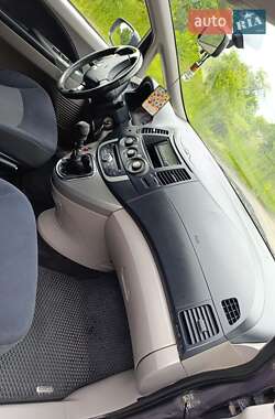 Минивэн Mitsubishi Grandis 2008 в 