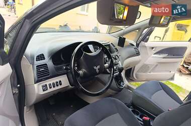 Минивэн Mitsubishi Grandis 2008 в 