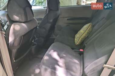 Минивэн Mitsubishi Grandis 2004 в 