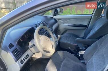 Минивэн Mitsubishi Grandis 2004 в 