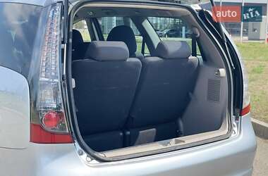 Минивэн Mitsubishi Grandis 2006 в 