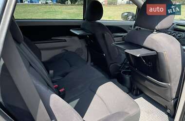 Минивэн Mitsubishi Grandis 2006 в 