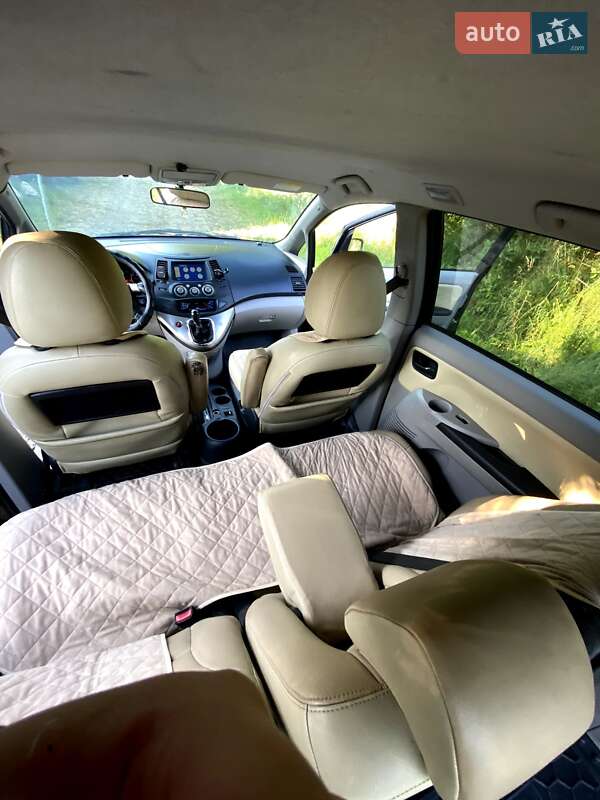 Минивэн Mitsubishi Grandis 2005 в Обертине