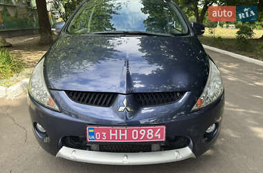 Минивэн Mitsubishi Grandis 2010 в 