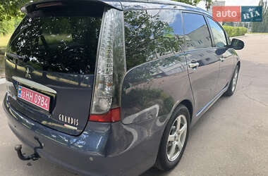 Минивэн Mitsubishi Grandis 2010 в 