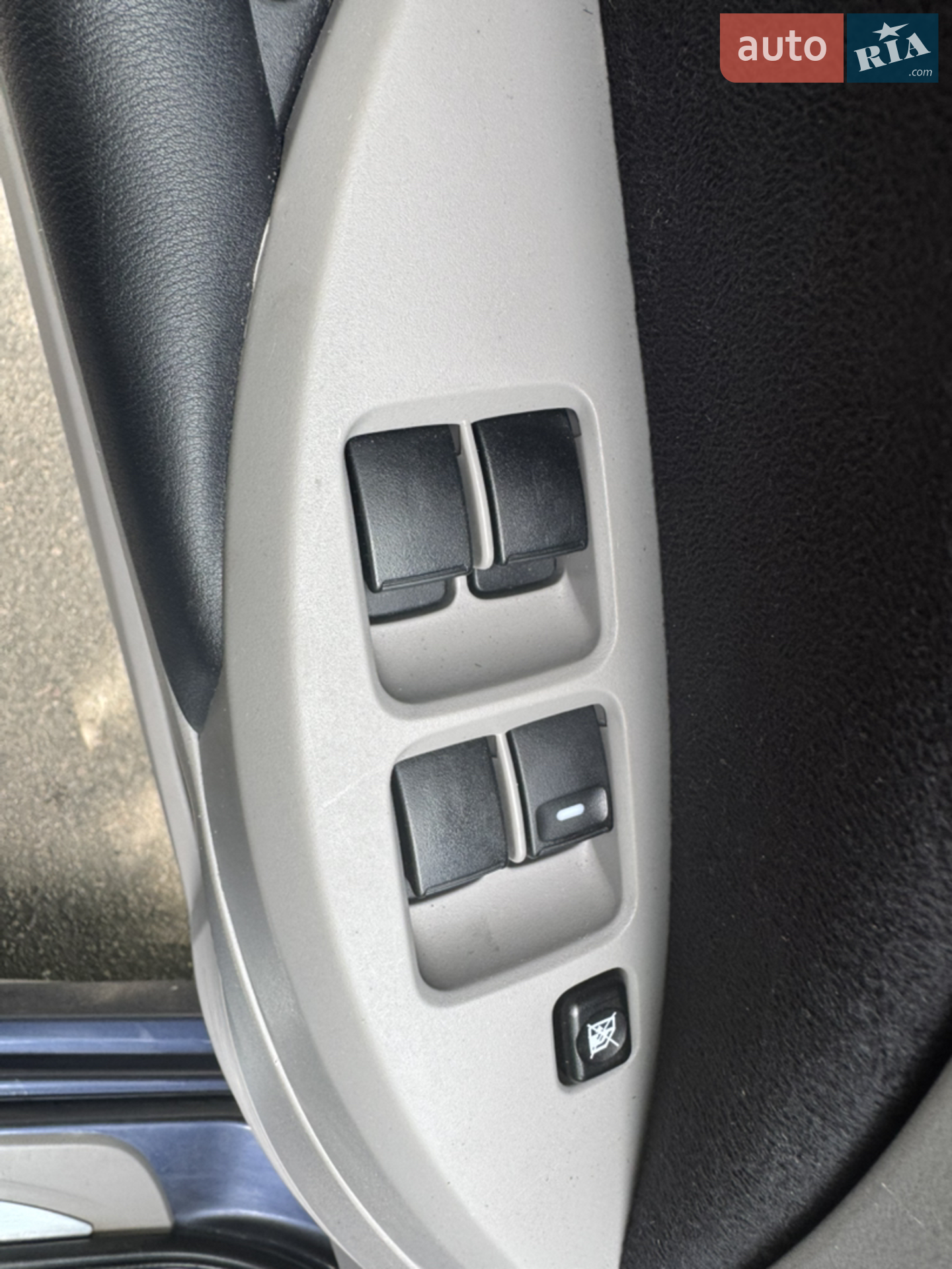 2010 Mitsubishi Grandis - мініатюра 31