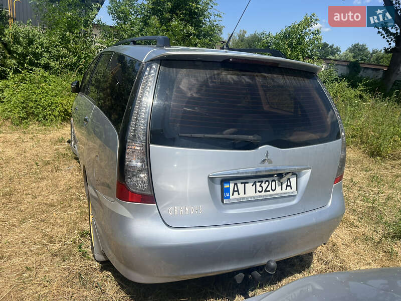 Mitsubishi Grandis 2007
