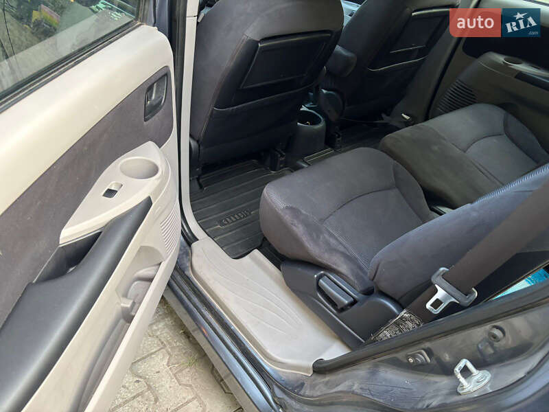 Минивэн Mitsubishi Grandis 2007 в Мошнах
