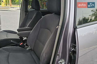 Минивэн Mitsubishi Grandis 2006 в 