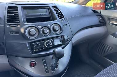 Минивэн Mitsubishi Grandis 2006 в 