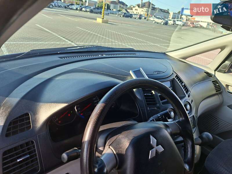 Минивэн Mitsubishi Grandis 2006 в Черновцах