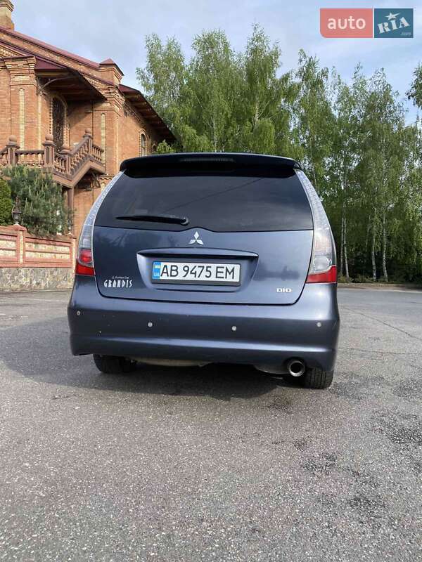 Минивэн Mitsubishi Grandis 2006 в Каменец-Подольском