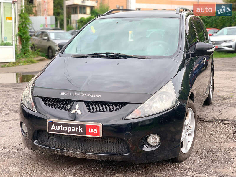 Mitsubishi Grandis 2005