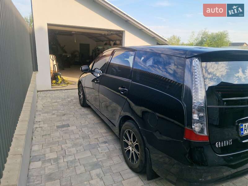 Минивэн Mitsubishi Grandis 2007 в Ужгороде