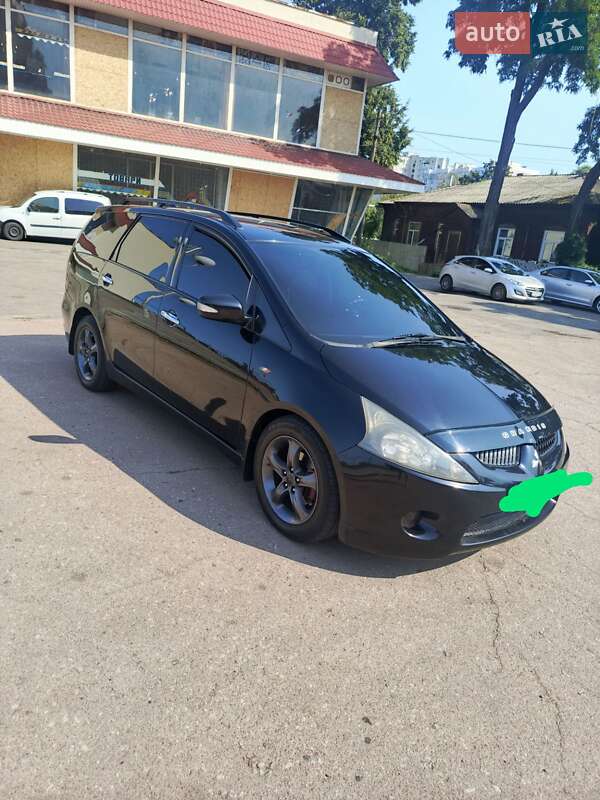 Mitsubishi Grandis 2006
