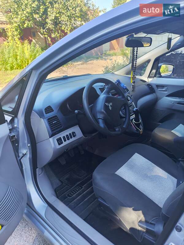 Минивэн Mitsubishi Grandis 2008 в Чернигове фото 5 Минивэн Mitsubishi Grandis 2008 в Чернигове