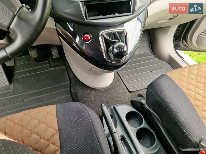 Минивэн Mitsubishi Grandis 2007 в Ужгороде