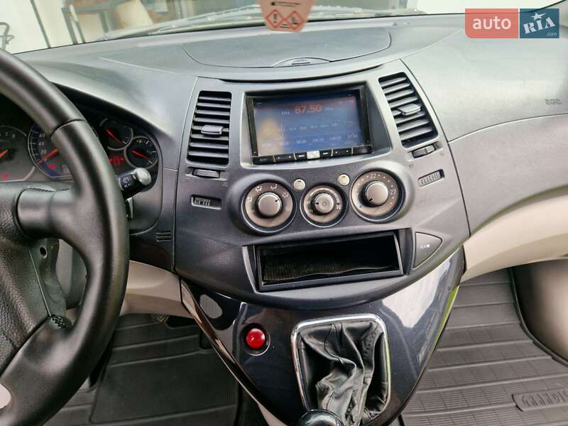 Минивэн Mitsubishi Grandis 2007 в Ужгороде